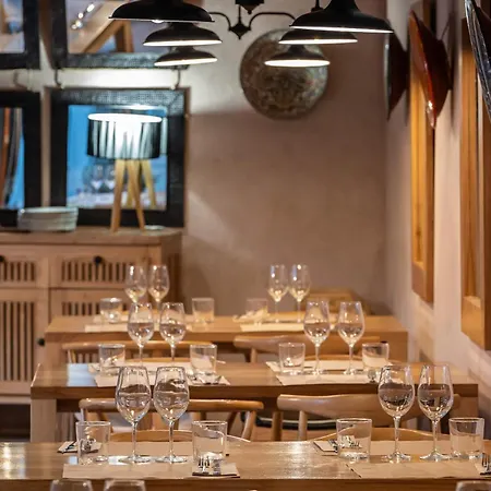 Hotel Ayllon Szálloda 4*