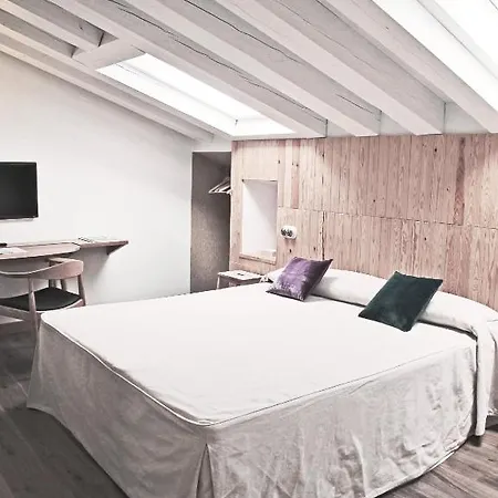 Hotel Ayllon فندق Ayllón